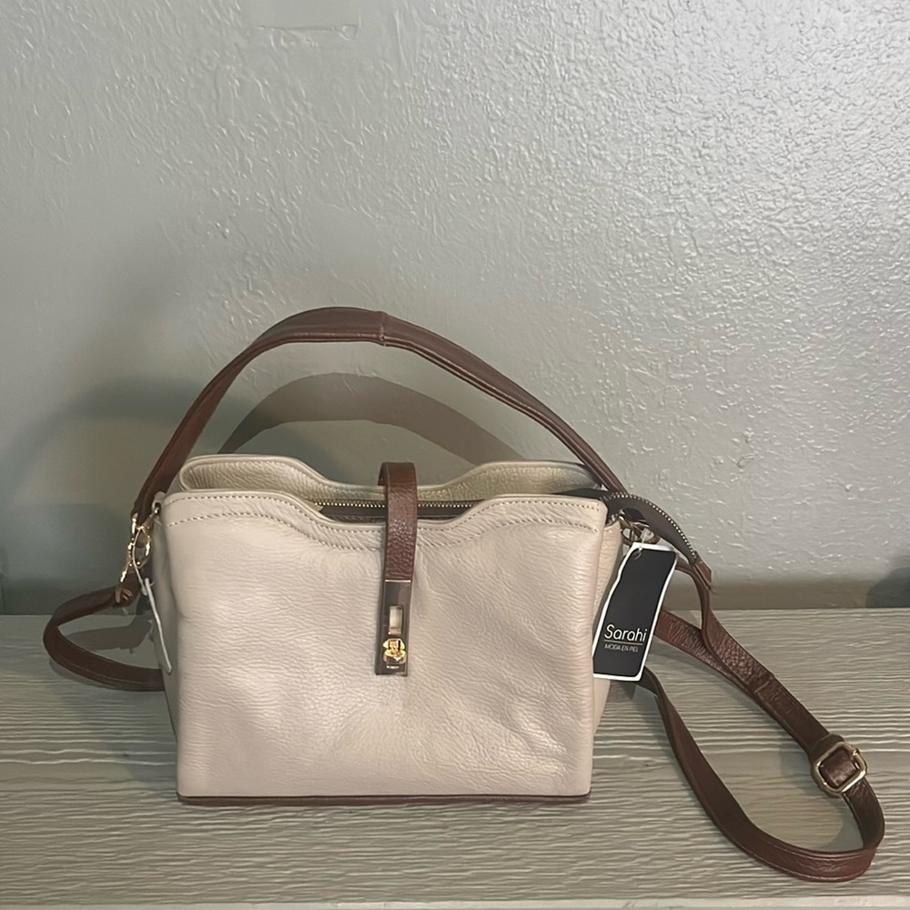 NEW Leather purse with gold accents and three compartments Style name: Samantha